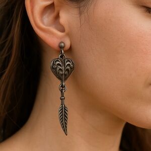 EGC ‘89 pewter pierced earring vintage dangle heart feather like new